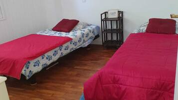 2 bedrooms, iron/ironing board, free WiFi