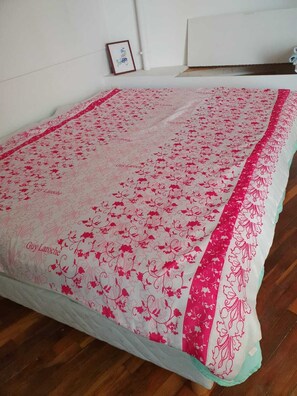 2 bedrooms, iron/ironing board, free WiFi