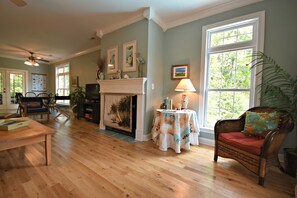 TV - North Litchfield Beach - Private Pool (Pawleys Island)