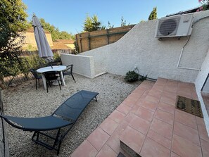 Outdoor dining - Maisonnette grimaud golfe de saint tropez 1 bedroom 1 small garden (Grimaud)
