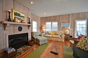 TV, fireplace, DVD player