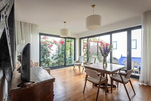 Appartement Supérieur, 2 chambres, balcon, vue jardin | Coin séjour