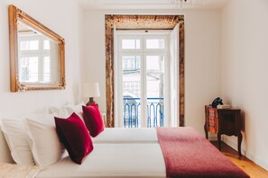 Superior Apartment, 1 Bedroom | Minibar, in-room safe, blackout drapes, soundproofing
