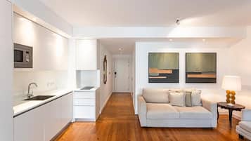Departamento ejecutivo, 1 habitación | Cocina privada | Refrigerador, microondas, parrilla de estufa y lavavajillas