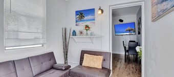 DOWN TOWN DELRAY, walk to Atlantic Ave, beach, pets are welcome