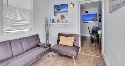 DOWN TOWN DELRAY, walk to Atlantic Ave, beach, pets are welcome