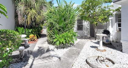 DOWN TOWN DELRAY, walk to Atlantic Ave, beach, pets are welcome