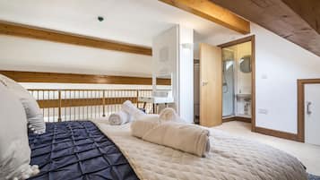 Apartamento (3 Bedrooms) | 3 quartos, ferros/tábuas de passar roupa, Wi-Fi de cortesia