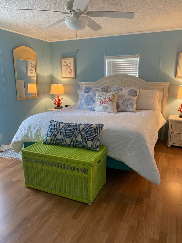 3 bedrooms, iron/ironing board, free WiFi, bed sheets - Blue Crab Getaway- private dock-holds 2 boats (Steinhatchee)