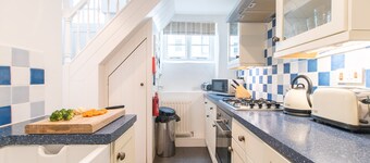 Stone’s Throw, Central St Ives – Sleeps 7 – Dog Friendly