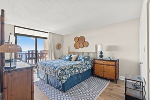 4 bedrooms, desk, free WiFi, bed sheets - Verandas 301 - Ocean Front - Luxury 4 Bed/3 Bath Condo (North Myrtle Beach)