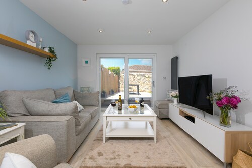 Chi Lowen, Carbis Bay – Sleeps 8 – Parking – Garden – Dog Friendly
