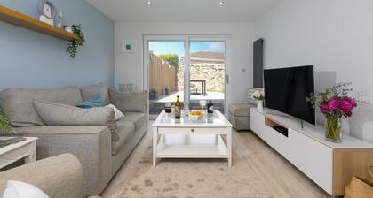 Chi Lowen, Carbis Bay – Sleeps 8 – Parking – Garden – Dog Friendly