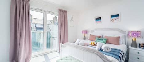 4 Schlafzimmer, Schreibtisch, Bügeleisen/Bügelbrett, WLAN