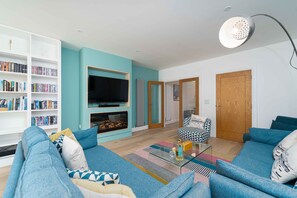 TV, DVD player, books, stereo