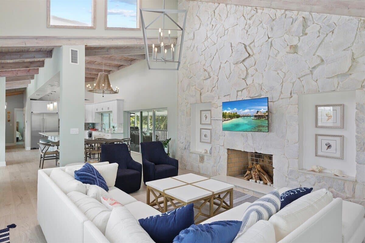 Shellbound House Spectacular Lakefront Home With Pool in Dunes Golf Community