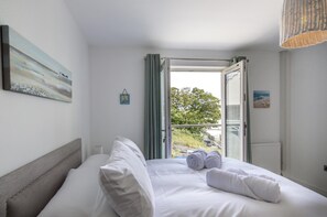 5 Schlafzimmer, Bügeleisen/Bügelbrett, WLAN