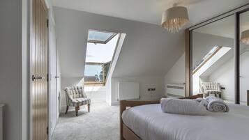 5 bedrooms, iron/ironing board, WiFi