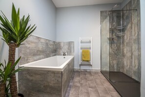 Een douche, een haardroger