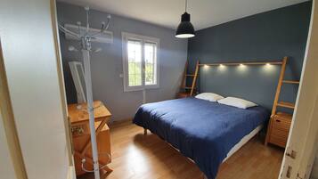 2 slaapkamers, een strijkplank/strijkijzer, gratis wifi