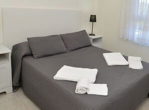 2 Schlafzimmer, Bügeleisen/Bügelbrett, Bettwäsche