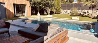 Beautiful Neo provencal Villa with its private pool in a secured domain