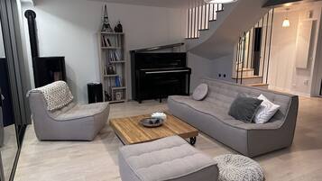 TV connectée, livres, écrans d'ordinateur, imprimantes