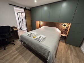 3 chambres, fer et planche à repasser, Wi-Fi gratuit, draps fournis