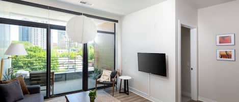 Smart TV, books, stereo