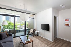 Smart TV, books, stereo