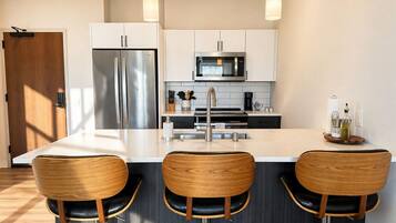 Fridge, microwave, oven, stovetop