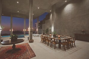 屋外ダイニングエリア