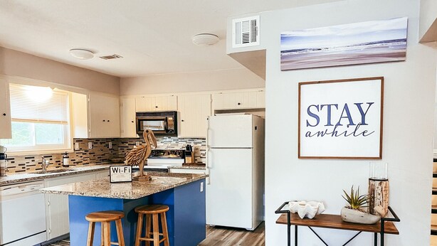 Basic House, Private Bathroom, River View (Miller Time in Matty) | Private kitchen - Miller Time in Matty (Freeport)