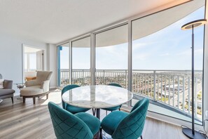 Dining - Holiday Specials! 2/2 Oceanfront Pool,Spa-26flr Panoramic River&Ocean views! (Daytona Beach Shores)