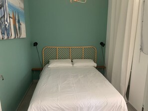 1 bedroom, iron/ironing board, travel cot, free WiFi