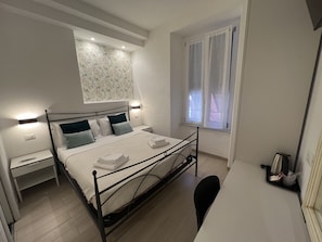 1 bedroom, WiFi - Double Room inside the Rent on the Arch (Monterosso al Mare)