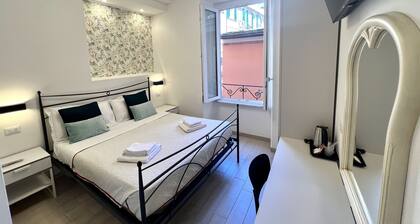 Double Room inside the Rent on the Arch
