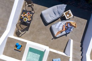 Property grounds - Santa Irina Luxury Sunny Lofts 5 (ΣΑΝΤΟΡΙΝΗ)