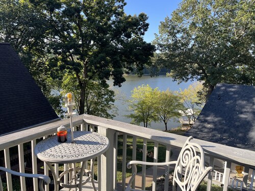 Lake Barkley - Great Lake front location & boat dock Included!