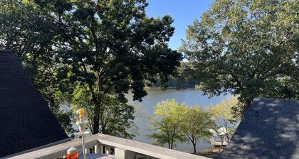 Lake Barkley - Great Lake front location & boat dock Included!