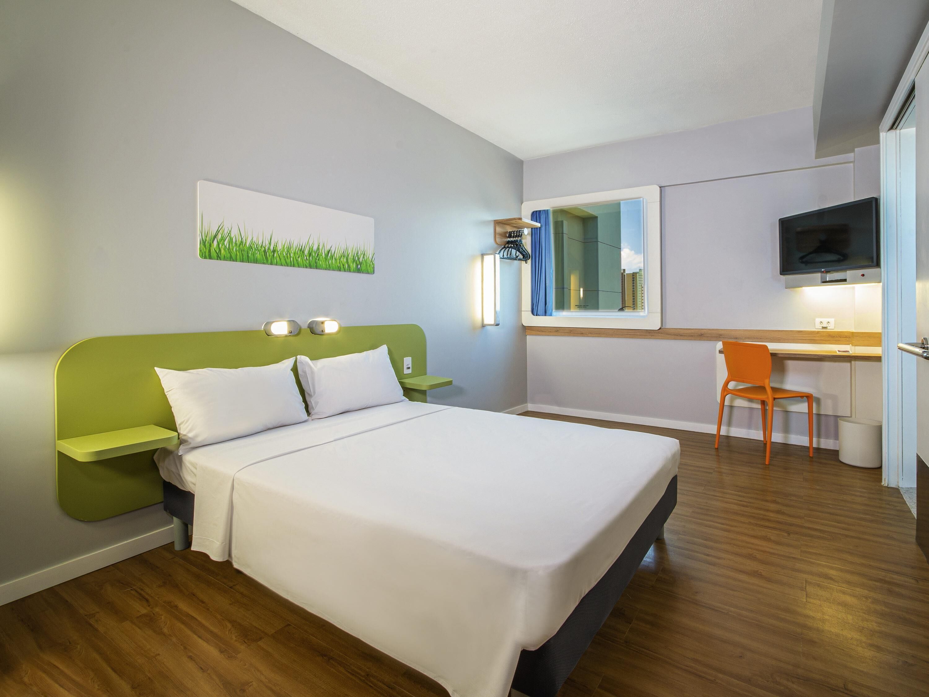 Standard Room, 1 Double Bed, Mobility Accessible | Desk, laptop workspace, blackout drapes, free cribs/infant beds
