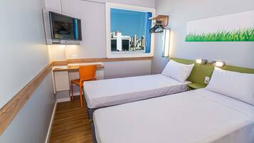 Habitación estándar, 2 camas individuales | 1 dormitorio, escritorio, espacio para trabajar con un portátil