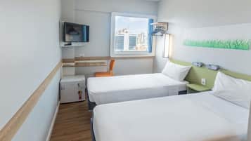 1 habitación, escritorio y espacio para trabajar con laptop