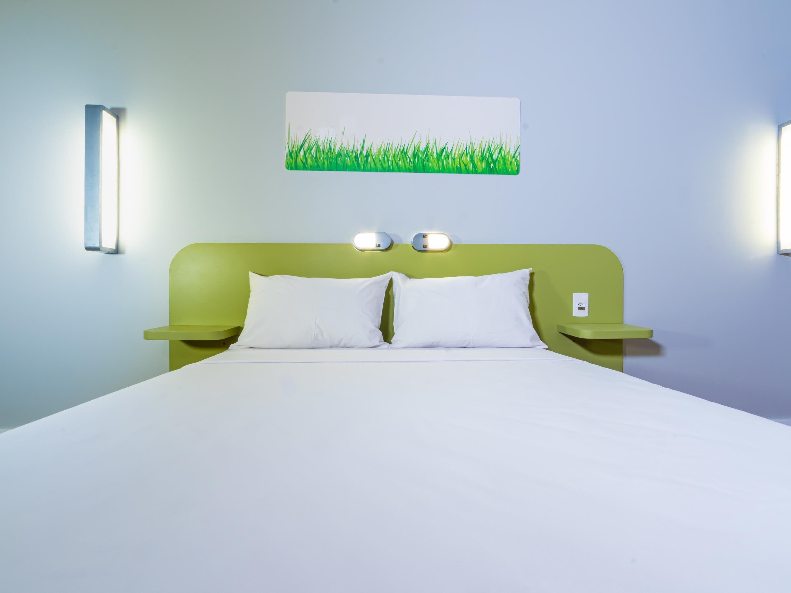 Standard Room, 1 Double Bed, Mobility Accessible | Desk, laptop workspace, blackout drapes, free cribs/infant beds