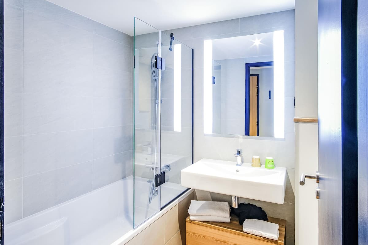 blackout curtains, soundproofing, free wifi, bed sheets