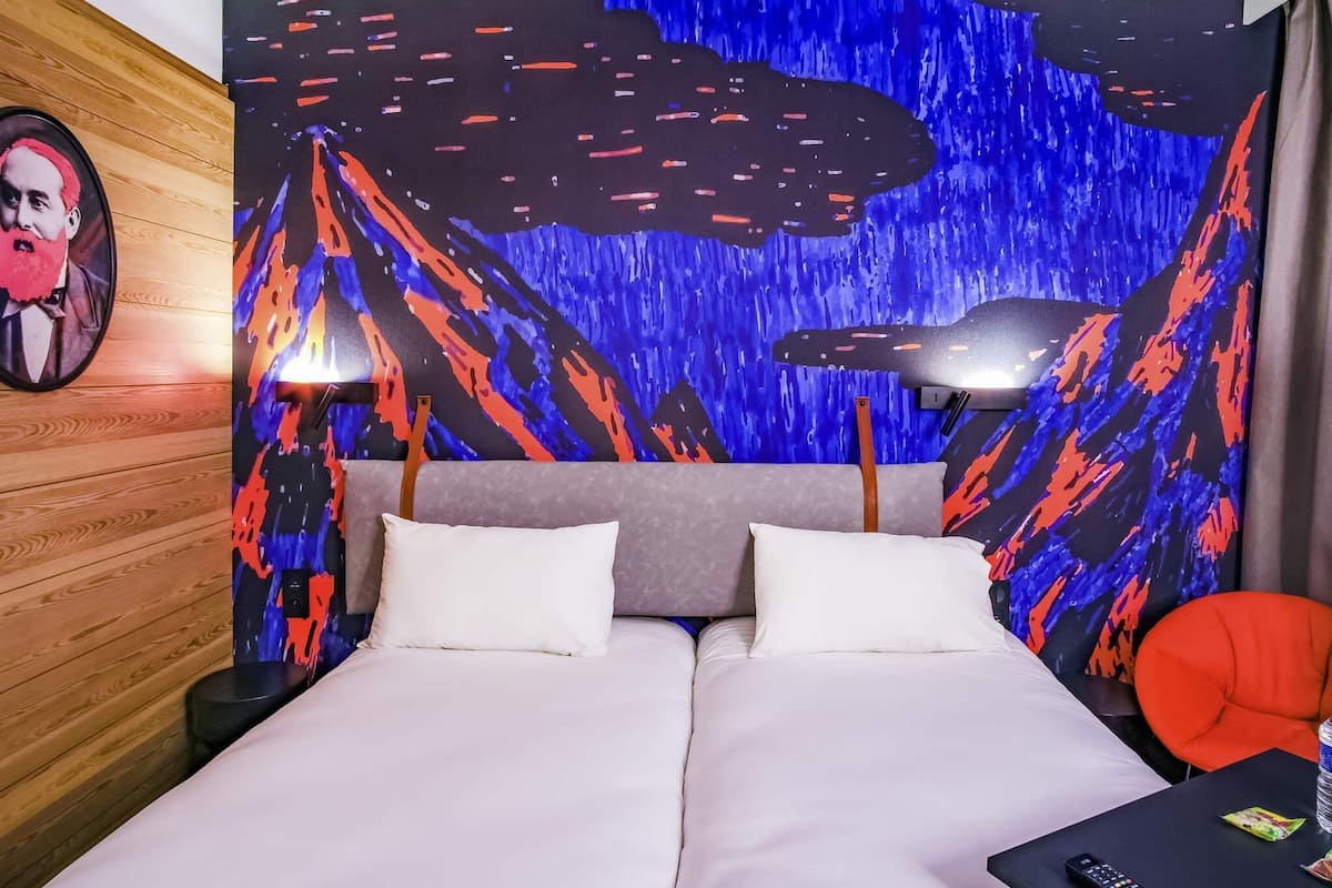 Standard Room, 2 Single Beds | Blackout curtains, soundproofing, free WiFi, bed sheets