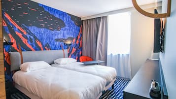 Standard Room, 2 Twin Beds | Blackout drapes, soundproofing, free WiFi, bed sheets