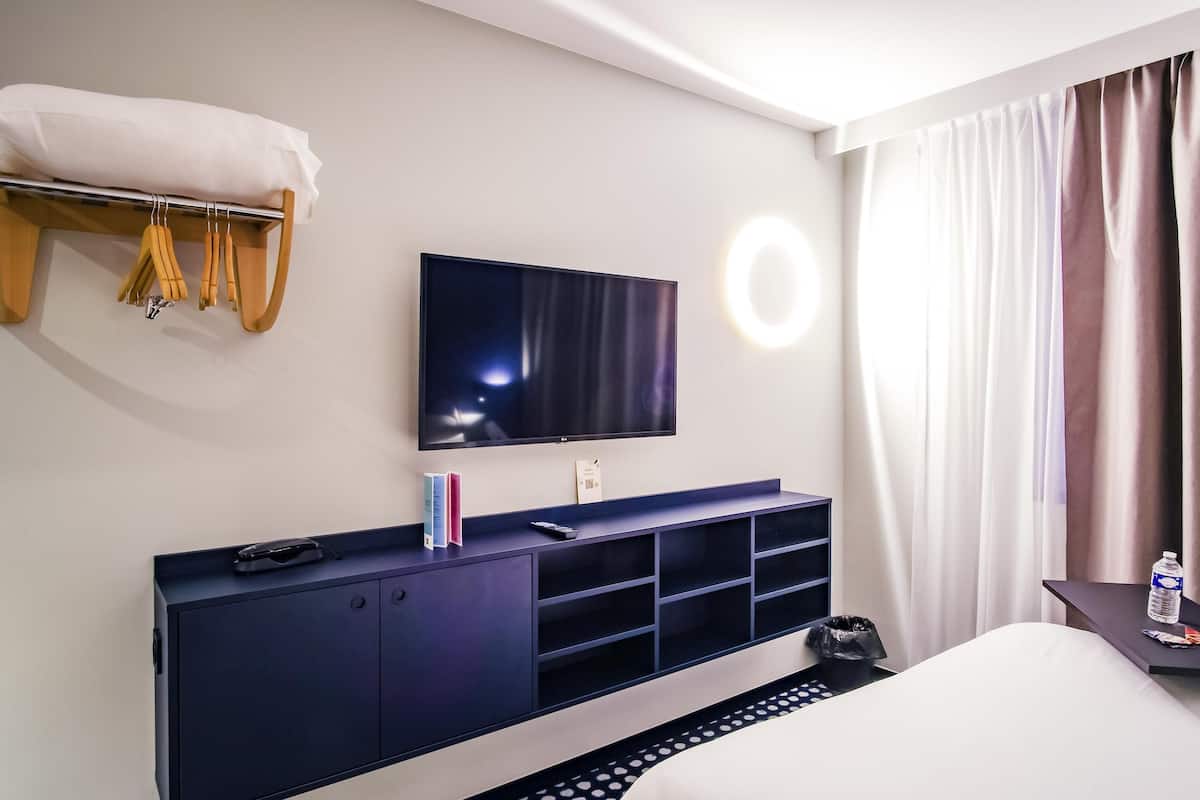 Habitación estándar, 1 cama matrimonial | Cortinas blackout, insonorización, wifi gratis y ropa de cama