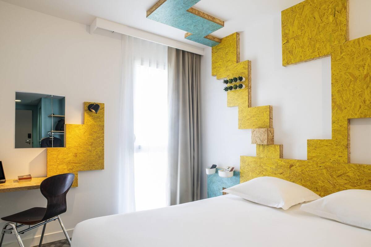 Bureau, chambres insonorisées, lits bébé (gratuits), lit parapluie