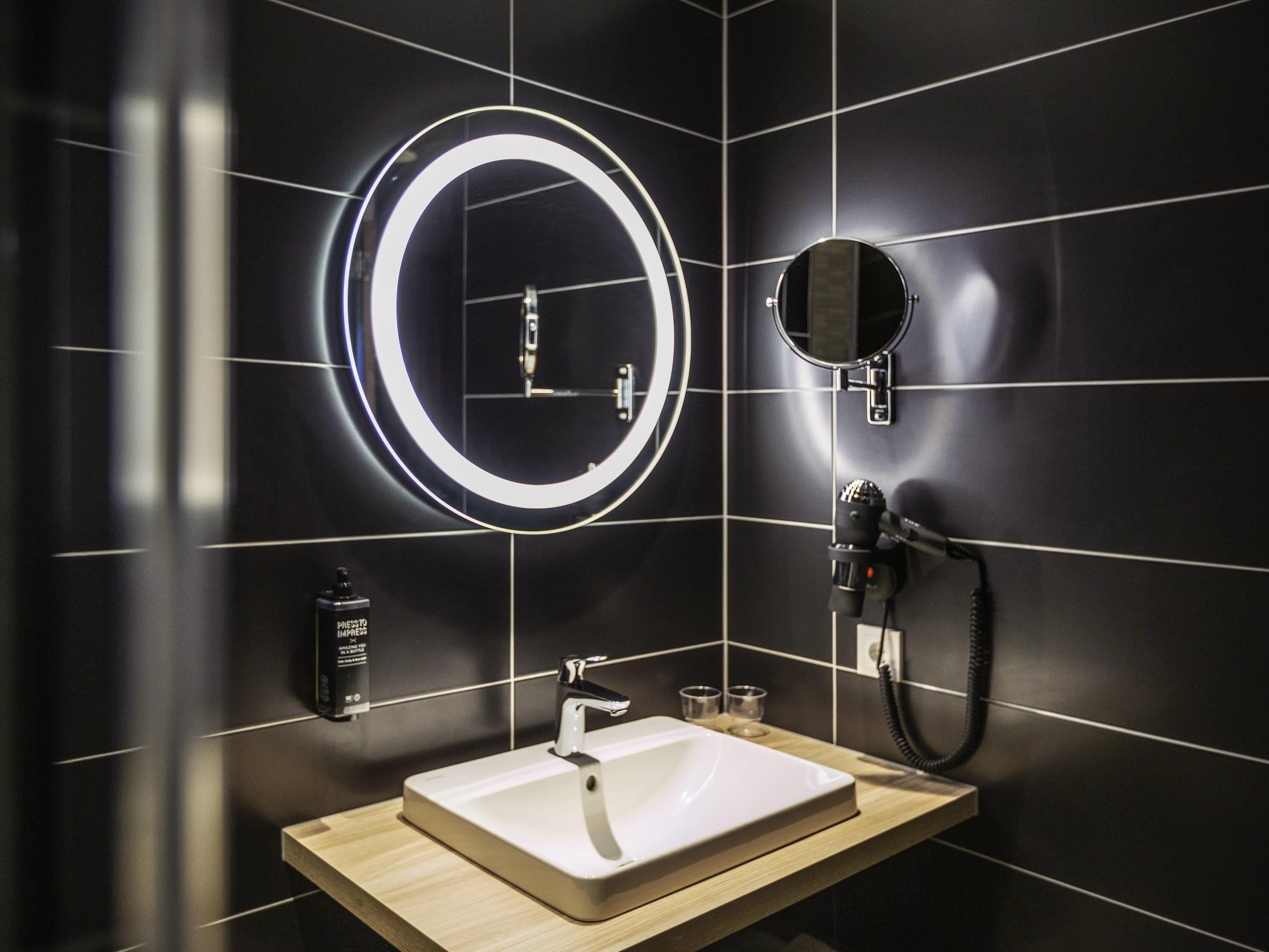 in-room safe, desk, soundproofing, free wifi